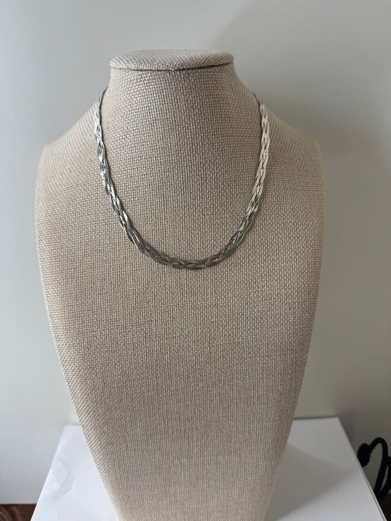 “Silver Twist Chain